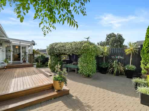 27 Miro Road, Mangere Bridge