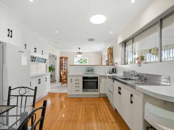 27 Miro Road, Mangere Bridge