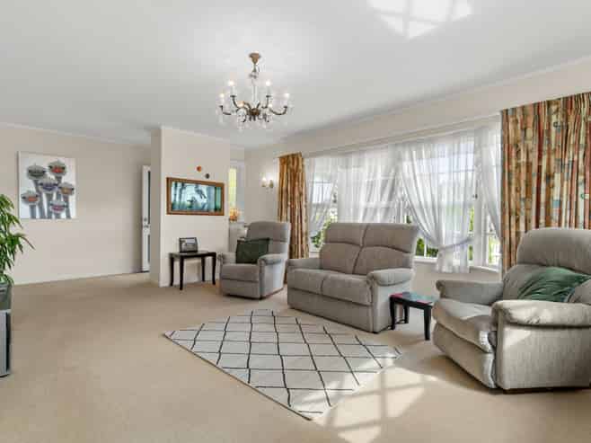 27 Miro Road, Mangere Bridge