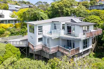 77A Nicholson Road, Khandallah