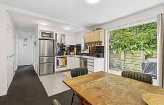 8/74 Derwent Street, Island Bay