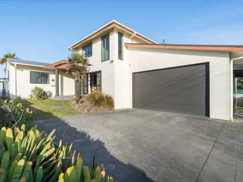 235 Pukehina Parade, Pukehina