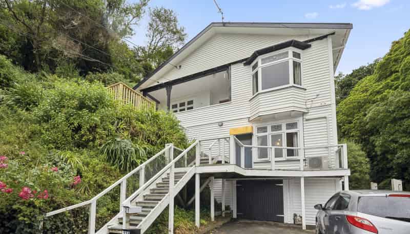 21 Laura Avenue, Brooklyn