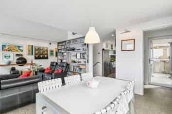 100 Owhiro Bay Parade, Owhiro Bay