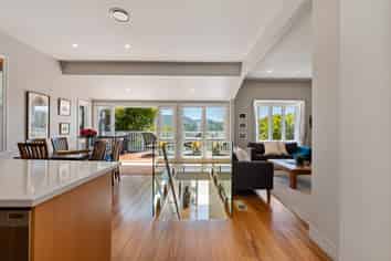 17 Roscoe Terrace, Wadestown