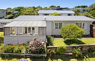 18 Florio Terrace, Tawa