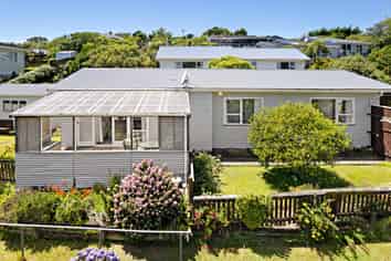 18 Florio Terrace, Tawa