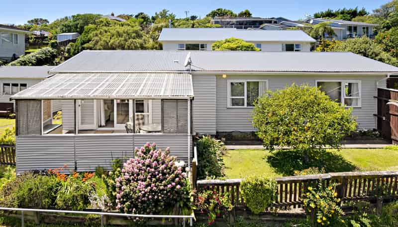 18 Florio Terrace, Tawa