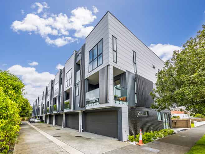 8/12 King Edward Avenue, Epsom