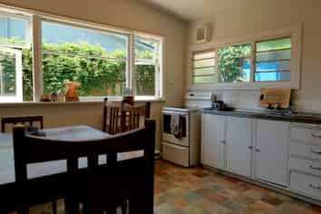 74 Matai Rd, Raumati South