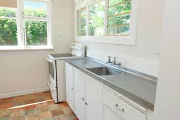 74 Matai Rd, Raumati South