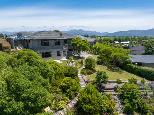 27 Pine Hill Rise, Fairhall