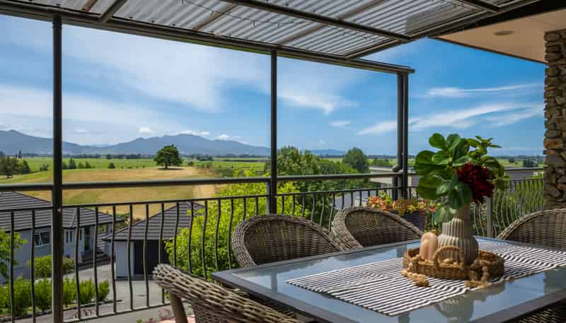 27 Pine Hill Rise, Fairhall