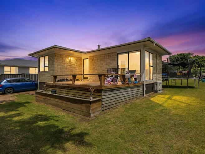 15 Mon Desir Place, Manurewa