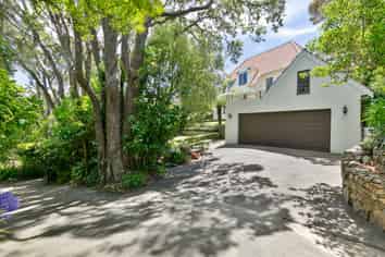 17 and 19 Benares Street, Khandallah