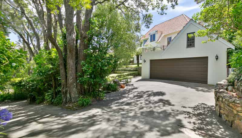 17 and 19 Benares Street, Khandallah