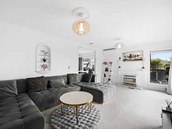 59 Resthill Crescent, Glenview