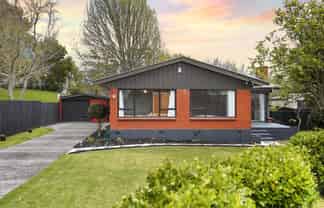 59 Resthill Crescent, Glenview