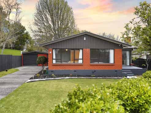 59 Resthill Crescent, Glenview