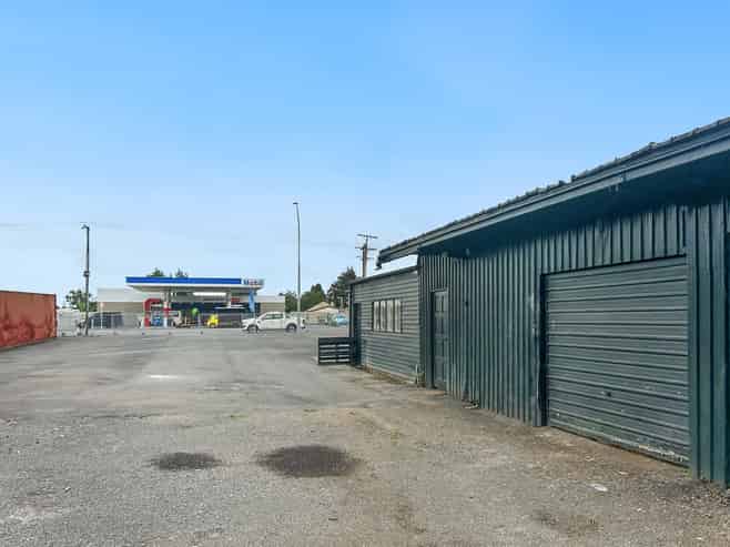 Yard with profile and warehouse