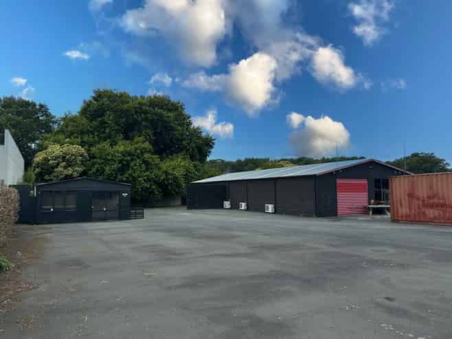 Yard with profile and warehouse