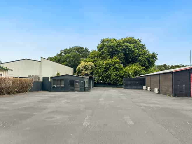 Yard with profile and warehouse