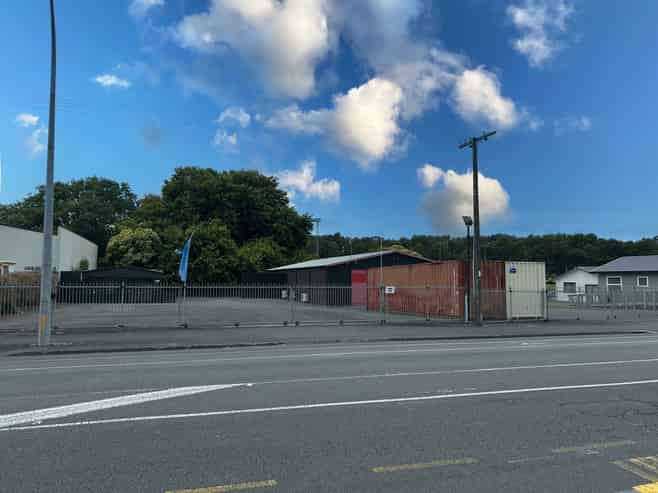 Yard with profile and warehouse