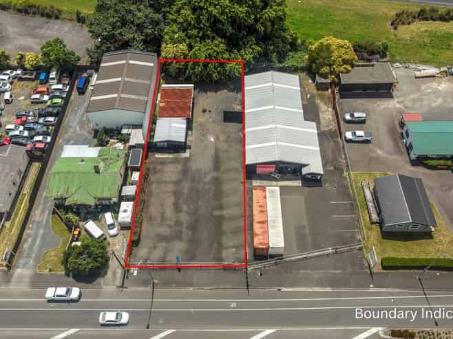 Yard with profile and warehouse