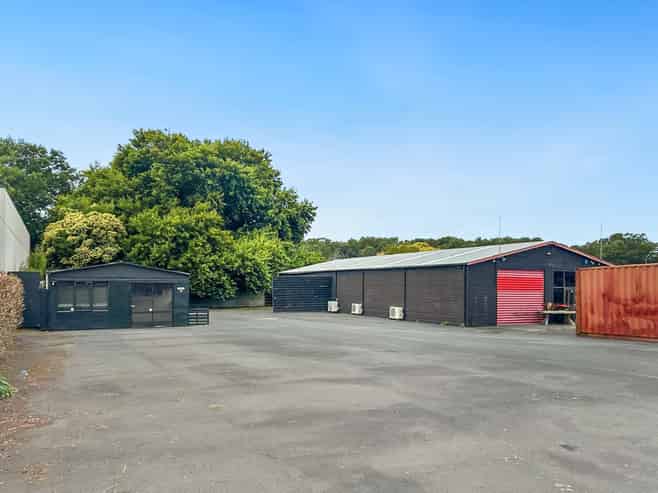 Yard with profile and warehouse