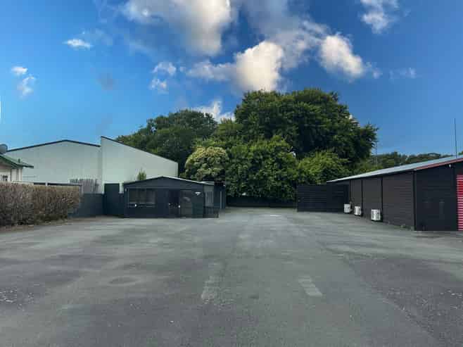 Yard with profile and warehouse