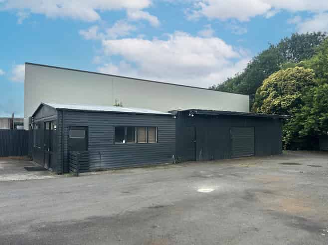 Yard with profile and warehouse