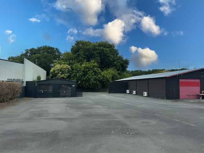 Yard with profile and warehouse