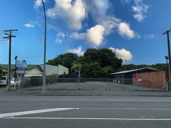 Yard with profile and warehouse