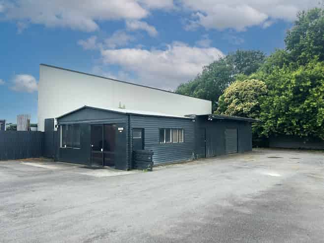 Yard with profile and warehouse