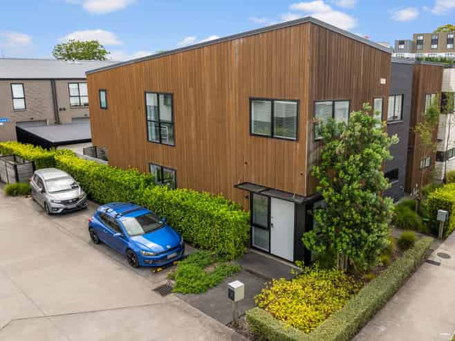 2 Kikorangi Lane, Mount Wellington