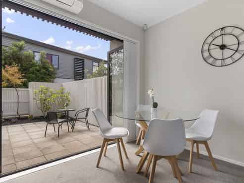 11 Whale Road, Mount Wellington