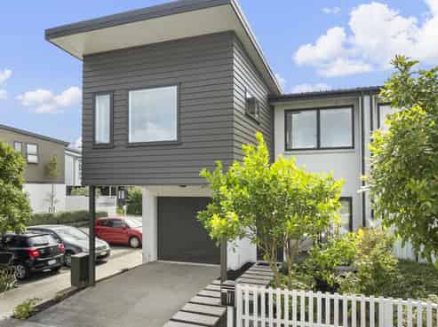 11 Whale Road, Mount Wellington