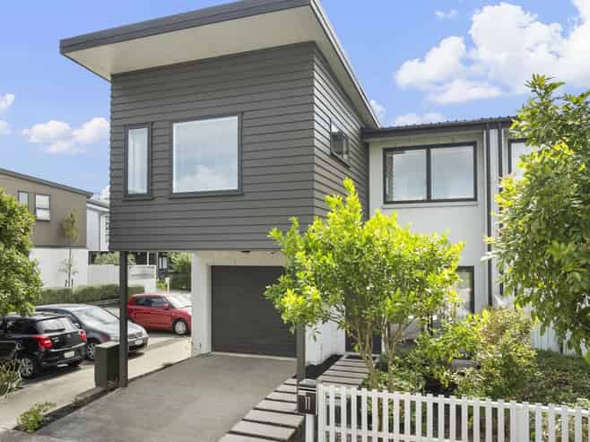 11 Whale Road, Mount Wellington