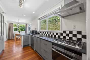 4 Carole Crescent, Pakuranga Heights