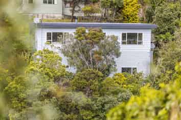 18 Blackbridge Road, Wadestown