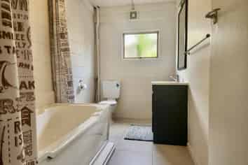 24A Dallas Place, New Windsor