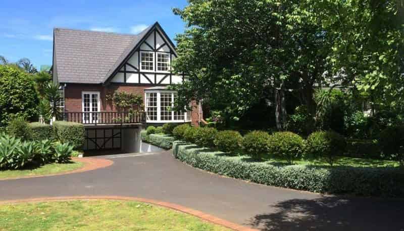 15 Heywood Crescent, Epsom