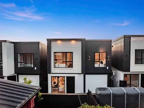 2/122 Leybourne Circle, Glen Innes