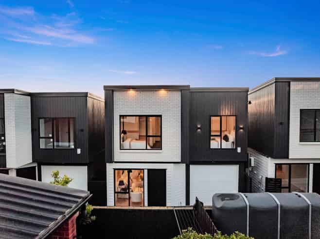 2/122 Leybourne Circle, Glen Innes