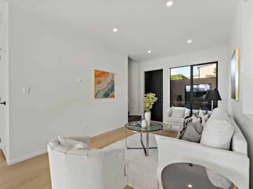 2/122 Leybourne Circle, Glen Innes