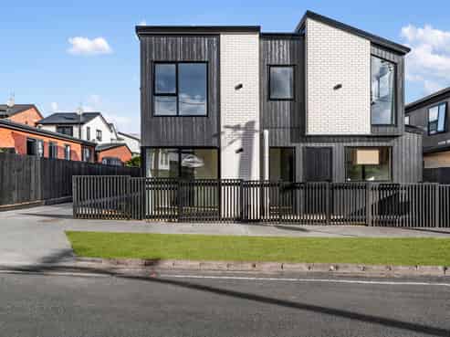 2/122 Leybourne Circle, Glen Innes