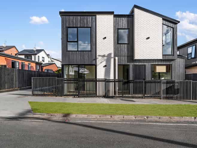 2/122 Leybourne Circle, Glen Innes