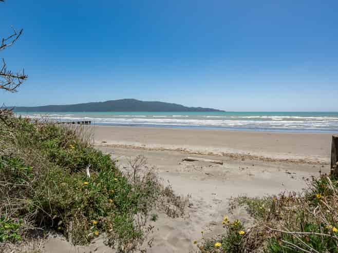 239 Manly Street, Paraparaumu Beach