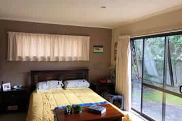 84 Gracechurch Drive , Flat Bush