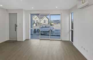 8 Yellow Pear Lane, Karaka